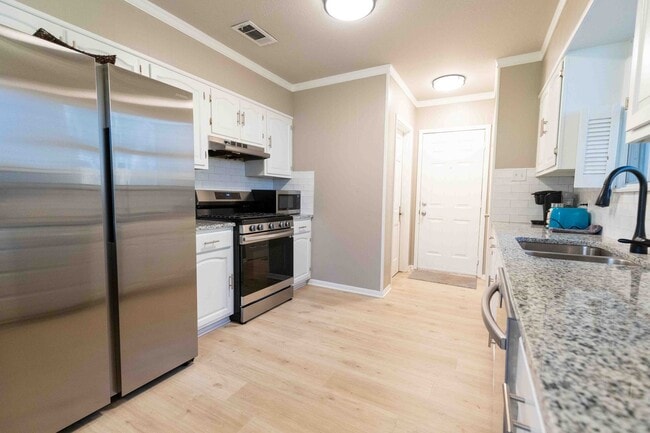 Photo - Charming 3 bedroom/ 2 Bathroom house in Br...