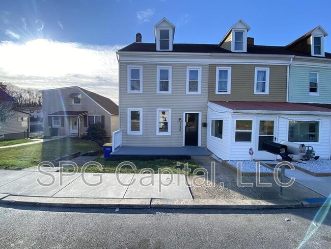 Building Photo - 1340 W College Ave