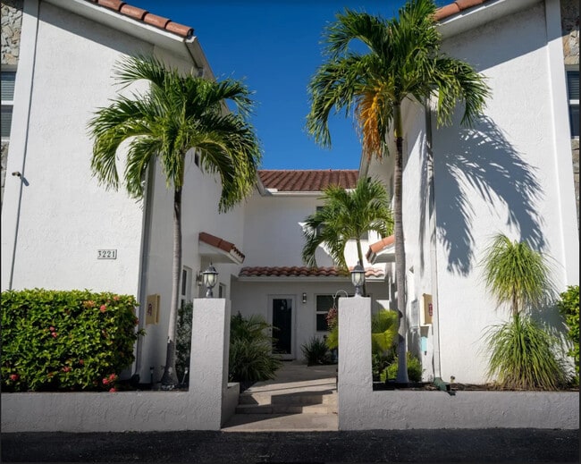 Building Photo - 3221 NE 15th St