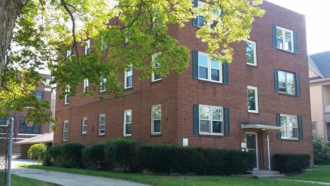 Photo - 545 W Main St Apartments