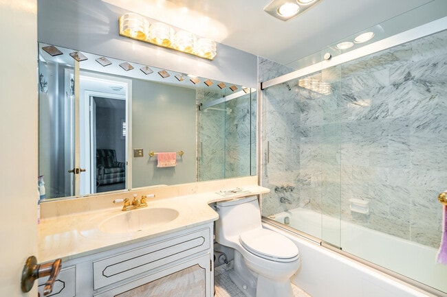 Photo - 9500 N Hollybrook Lake Dr Unit 109