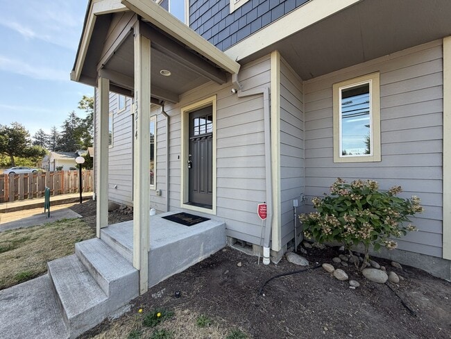 Photo - 13214 NE Glisan St
