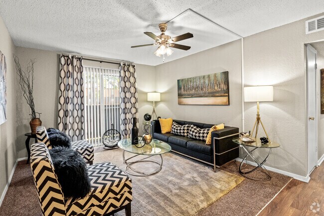 2BR, 2BA - 914 SF - Living