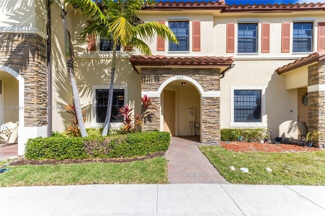 Photo - 3215 SE 4th St Townhome