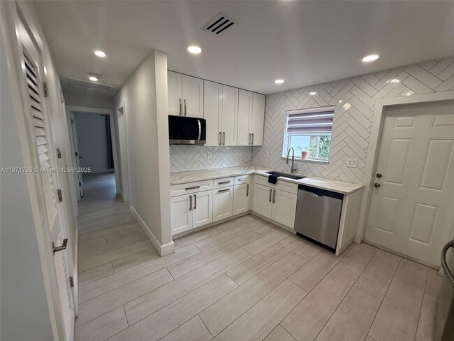 Photo - 1901 Montague St