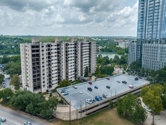 Photo - 40 N Interstate Hwy 35 Unidad 2D1