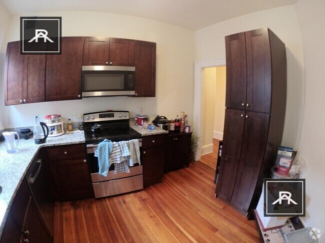 Building Photo - 2 bedroom in Brookline MA 02446 Unit 44 Rental