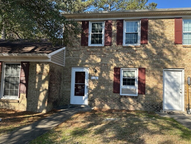 Building Photo - Charming 2 Bedroom, 1.5 Bath Townhome-103 Palace Circle