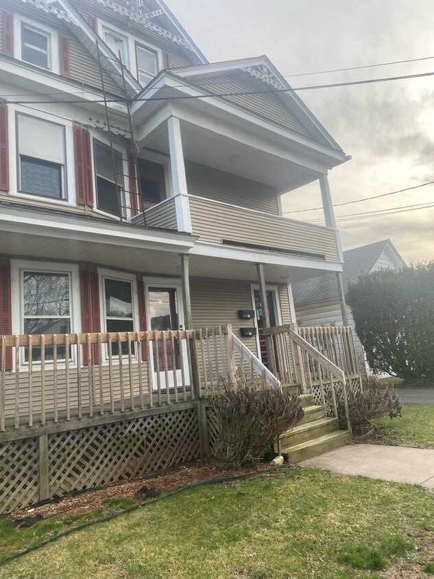 Photo - 12 Saint Lawrence St (Manchester, CT)