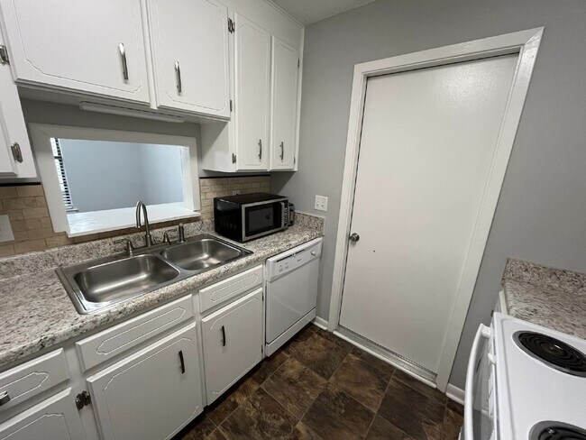 Photo - Available now FOR RENT in Dothan, AL!!