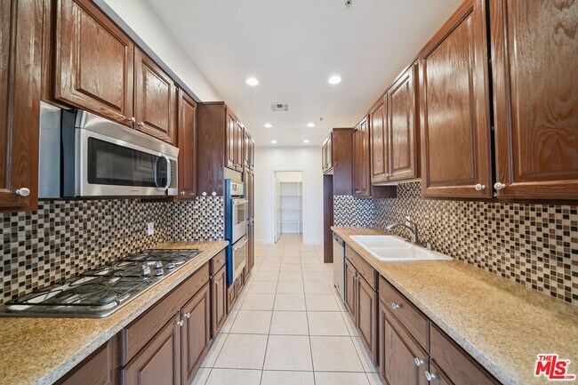 Photo - 1508 Greenfield Ave Unit 405