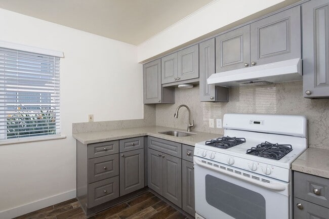 Photo - OPEN HOUSE: 12/13 1-2PM ~ Studio in La Jolla ~ 1 MILE from Beach! Unidad 1A