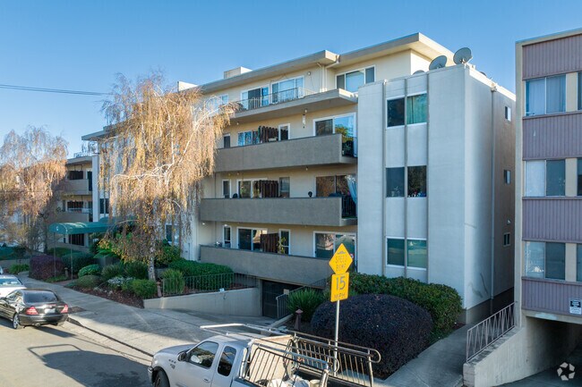 Photo - 360 Vernon St