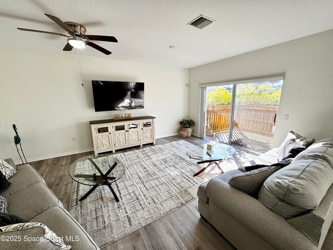 Photo - 121 Majestic Bay Ave