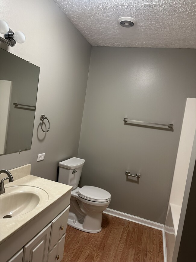 Photo - 138 Taylor Rd Unit 1