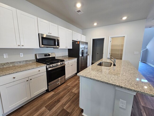 Photo - 5 Bedroom/ 2.5 Bath in Waterfall Village