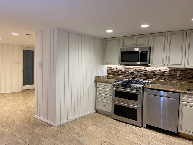 Kitchen - 112 3rd St NE Unidad Basement