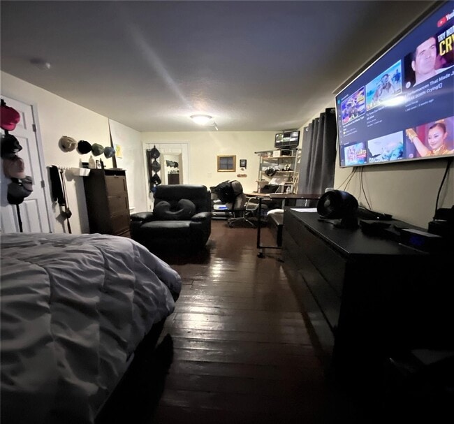 Photo - 4802 Ward St