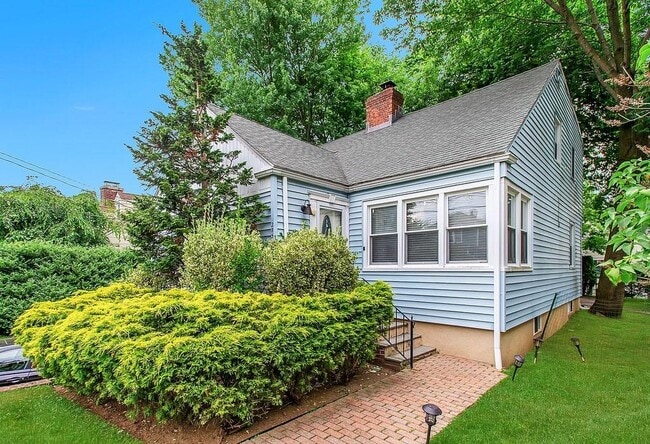 Photo - 285 Boulevard House