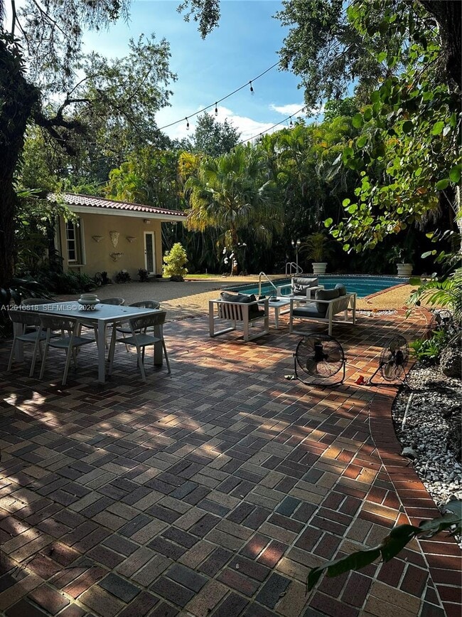 Photo - 721 Saldano Ave