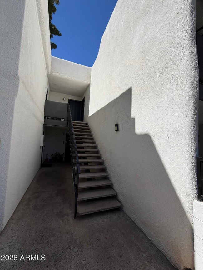 Building Photo - 302 E Monte Vista Rd Unit B5