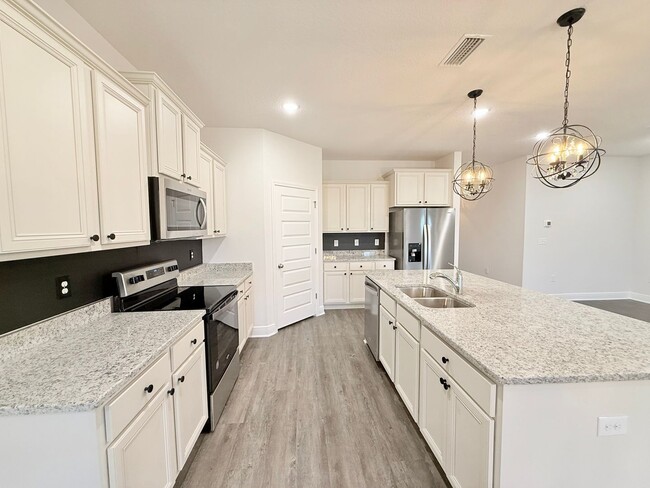 Photo - Spacious 4-Bedroom Home - Community Pool