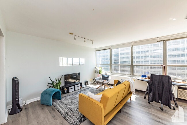 Building Photo - 3550 N Lake Shore Dr Unit 1823