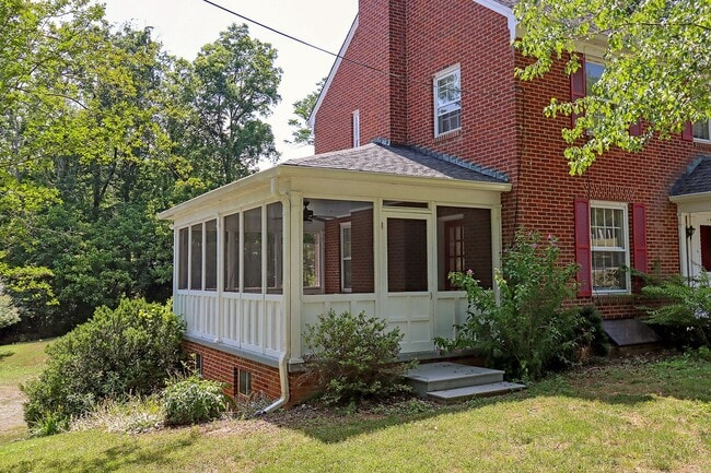 Photo - Scottsville Charm! Move-In Ready Home Near Library, Brewery & James River