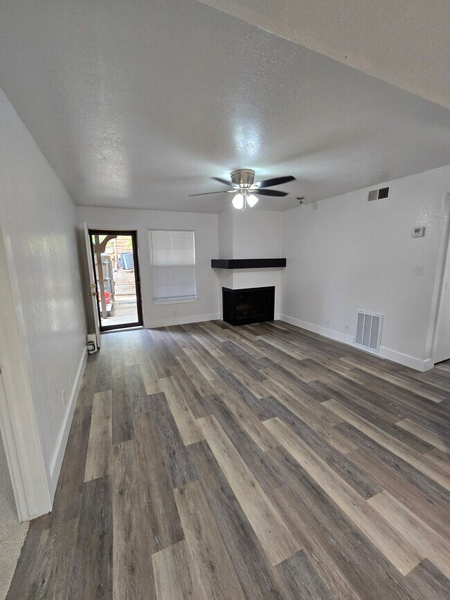 Photo - 6382 S 80th East Ave Unidad 31J Rental