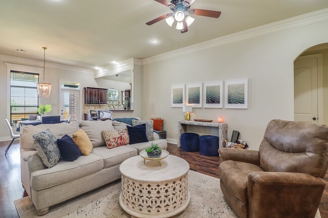 Photo - 222 Crenshaw Dr