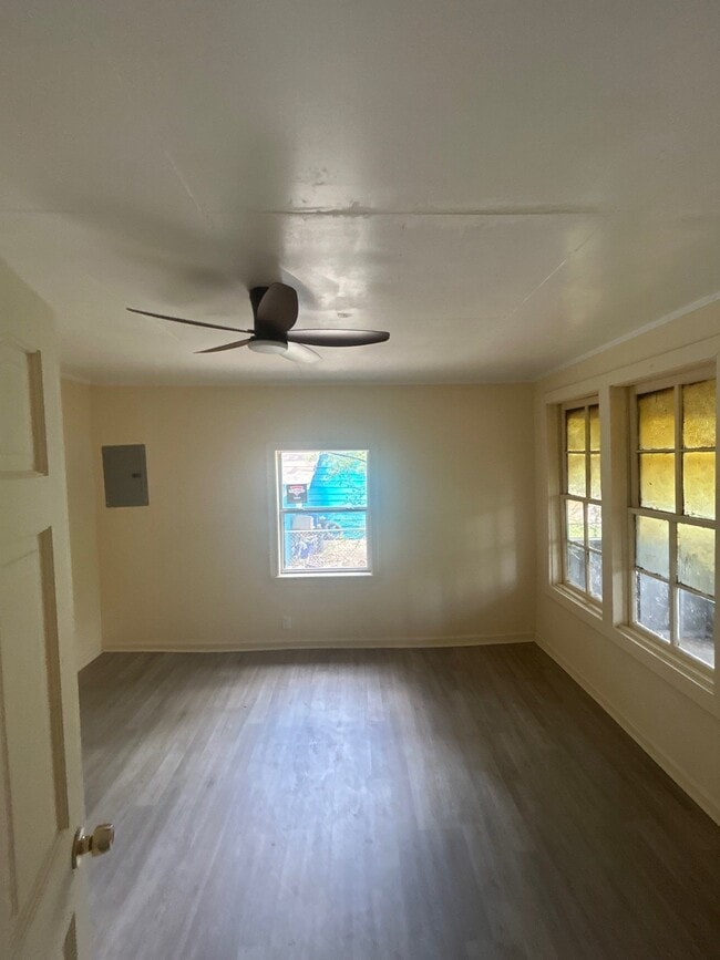Building Photo - 825 Powell Rhodes Dr Rental