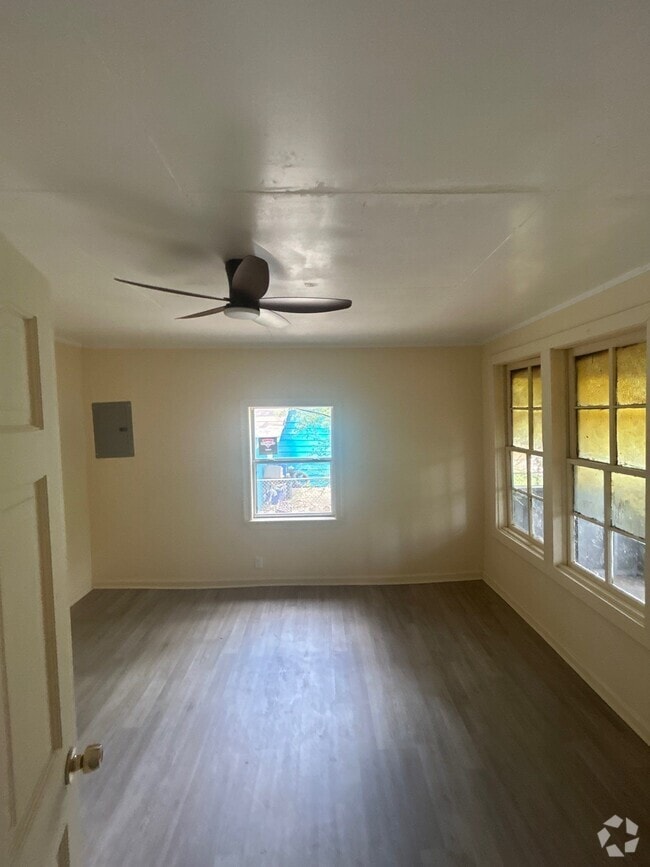 Building Photo - 825 Powell Rhodes Dr Rental