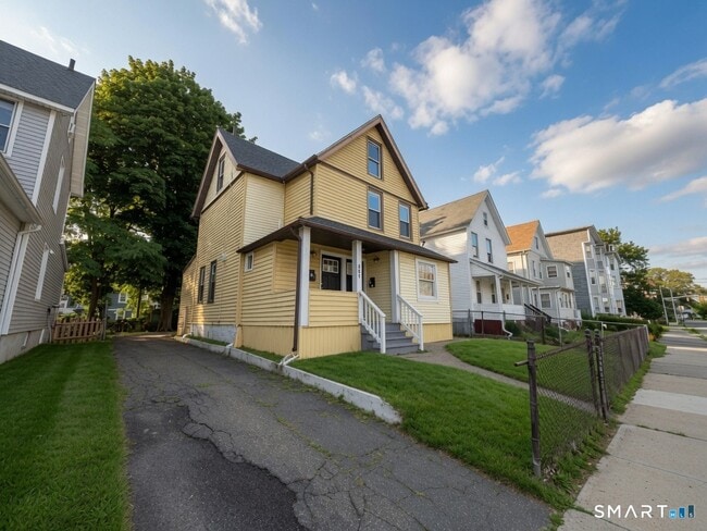 Building Photo - 451 Hollister Ave Unit 2