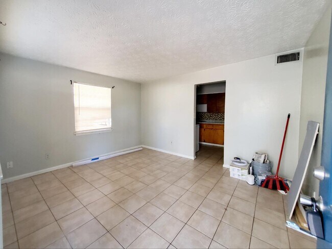 Photo - 2840 Cook St