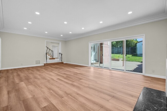 414 Hilgard Ave