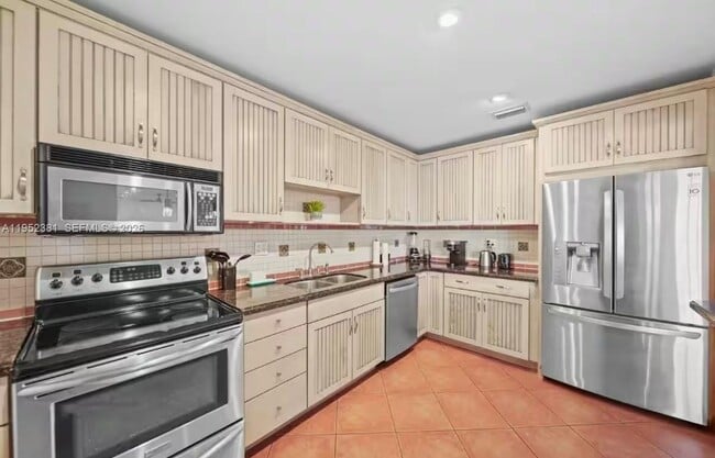 Photo - 2424 NE 9th St Unit 307