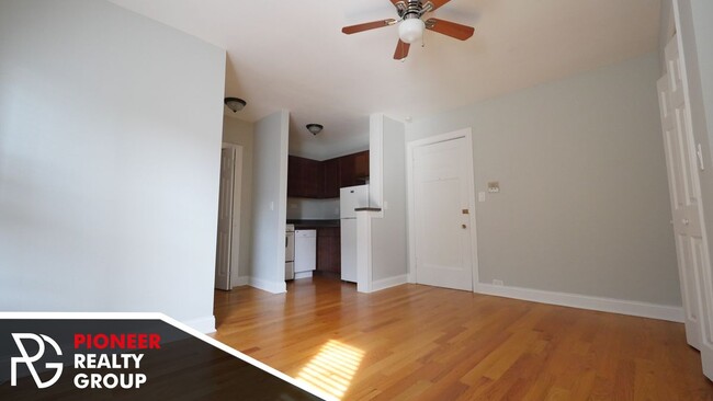 Photo - 837 W Wolfram St Unit 208