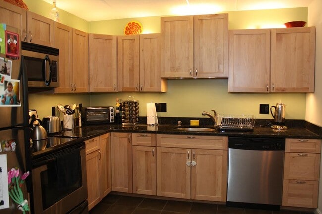 Photo - 190 High St Unidad 109