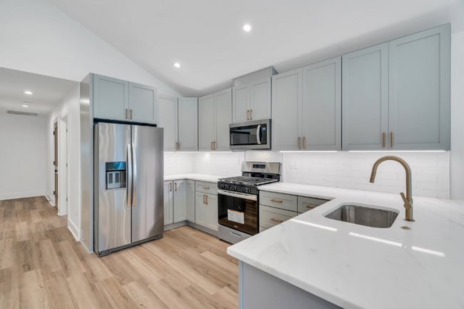 Photo - 8325 Willow St