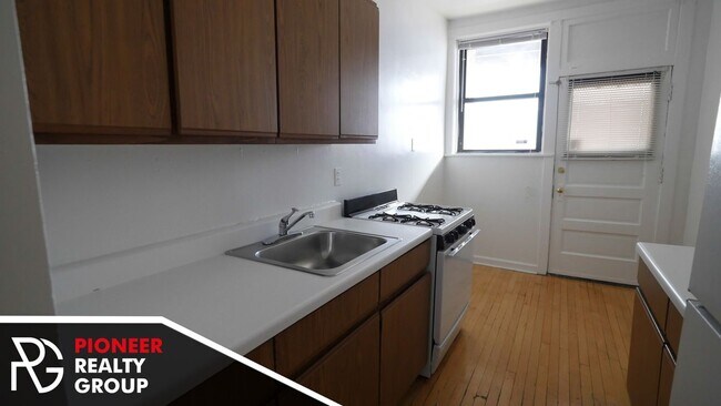 Photo - 813 W Waveland Ave Unit 831-S2