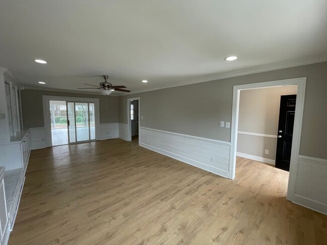 Photo - 606 Poe St SW