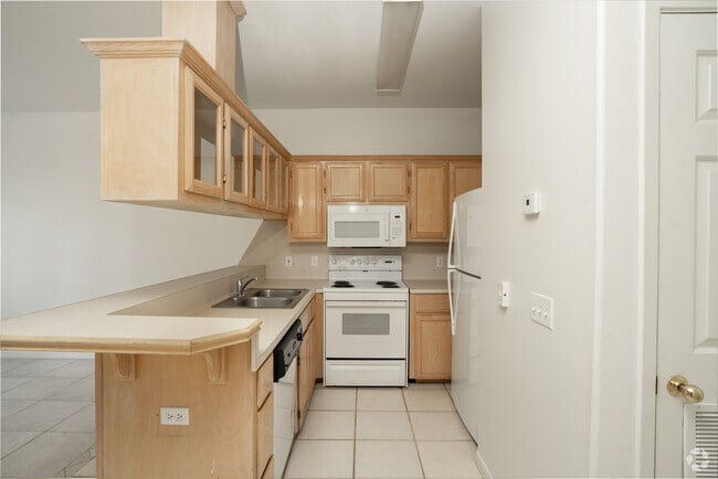 1BR, 1BA - 900SF - Kitchen