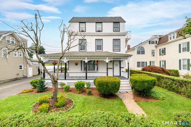 Photo - 18 Elm Tree Pl Unit 1st floor