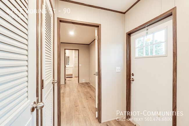 Photo - 475 E Robins St