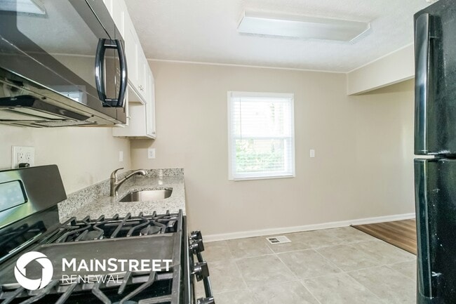 Photo - 890 Bucknell Rd