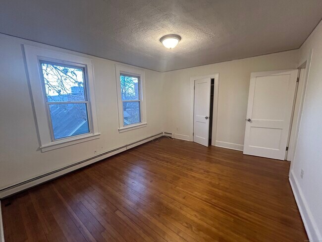 Photo - 162 College St Unidad 3