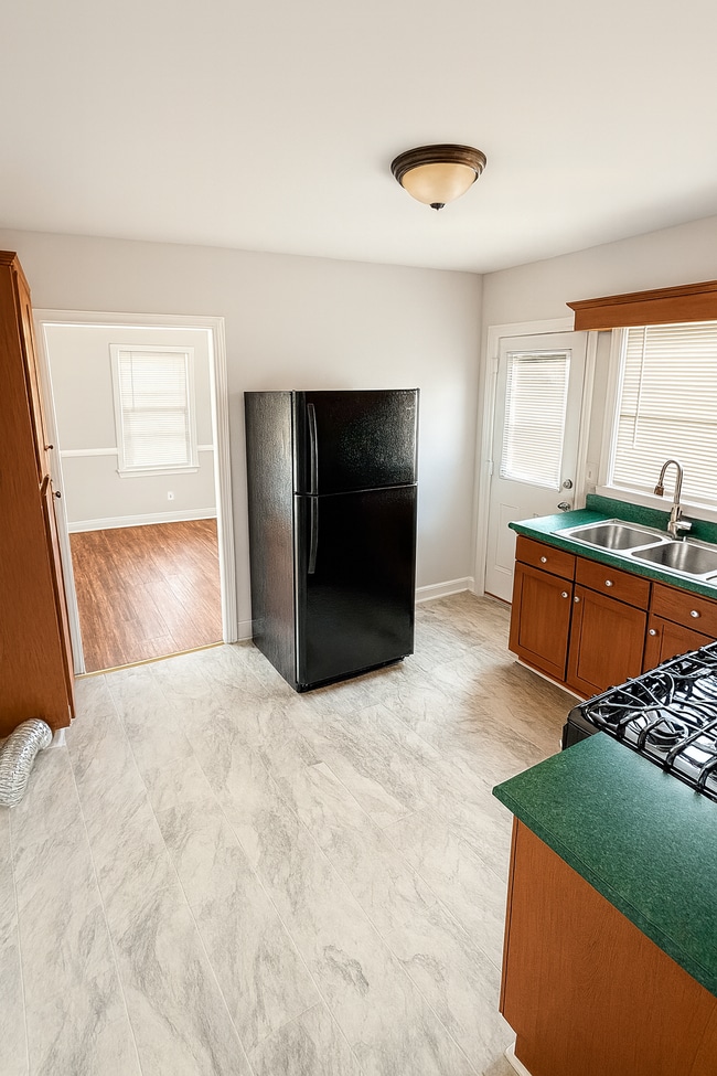 Photo - 2251 Melton Ave