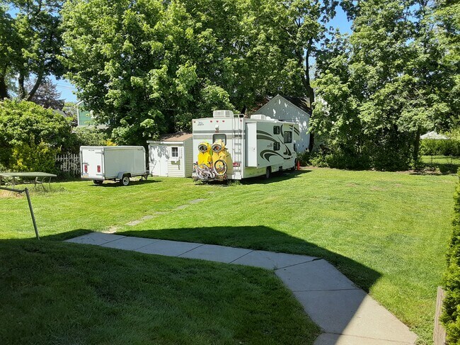 Photo - 210 W Montgomery Ave Unidad 1st floor