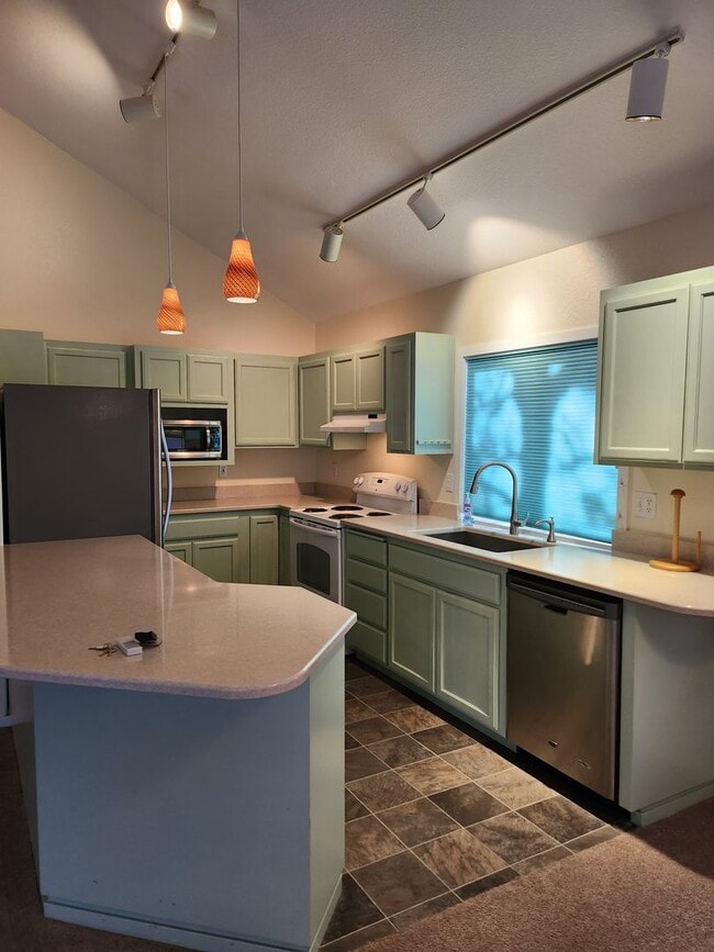 Photo - $200.00 Rent Credit Incentive each month w...