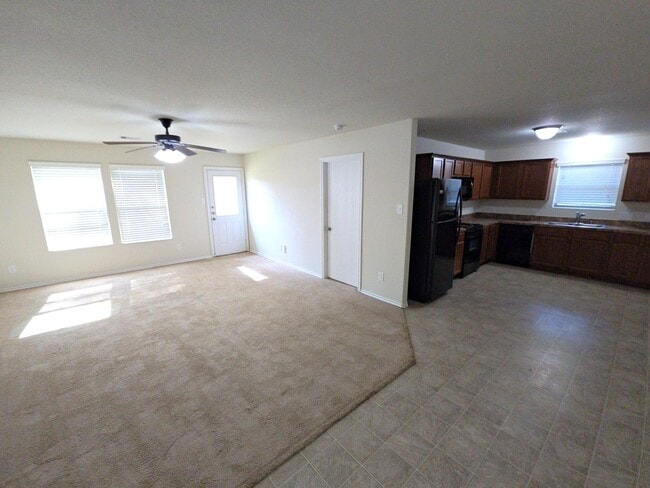 Photo - 810 Lightningbug Ln